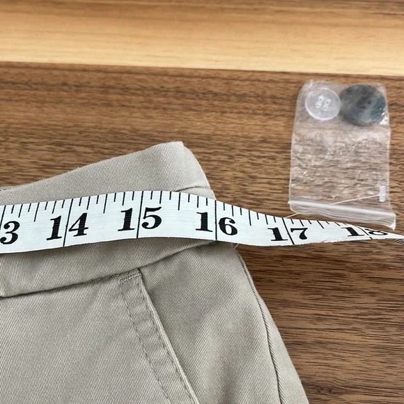 NWOT Croft & Barrow
Excellent Condition
Size 6
Color Tan
Capri
#545 - Picture 4 of 7